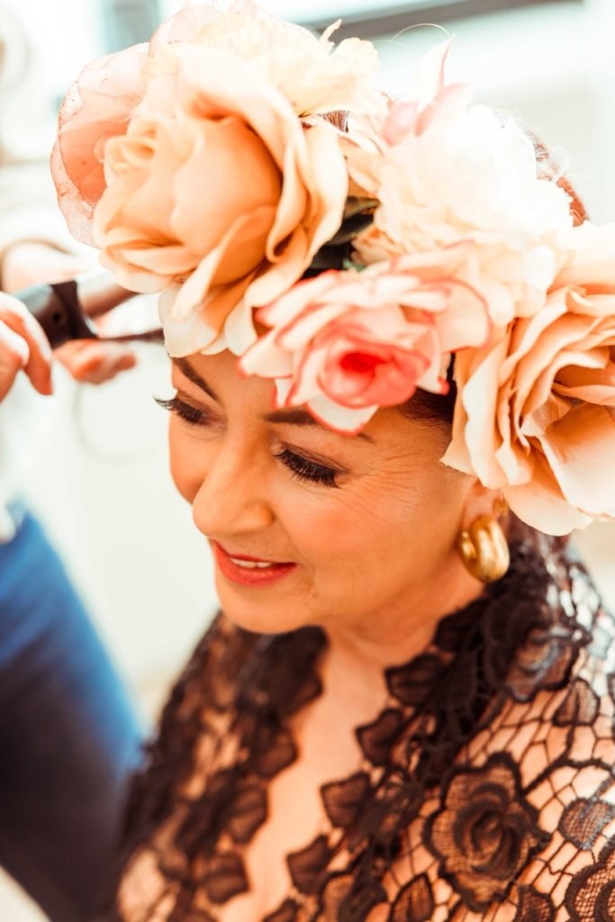 make-up en haarstyling tijdens kunst fotoshoot