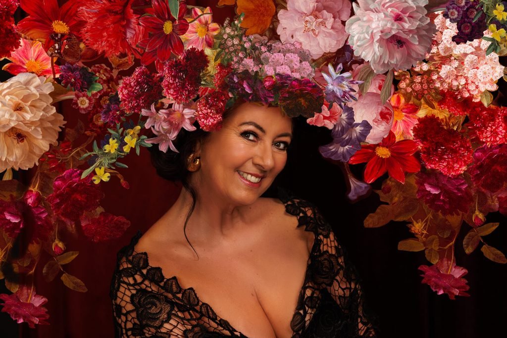 Fotokunst vrouw met bloementooi