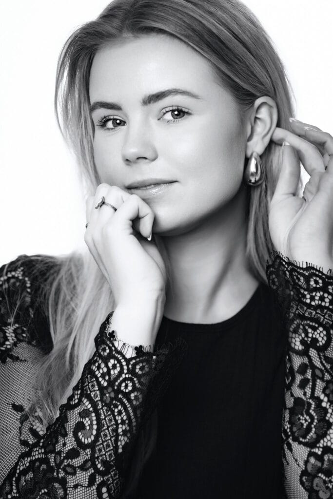 Tess assisteert bij de shoots van Xifotografie